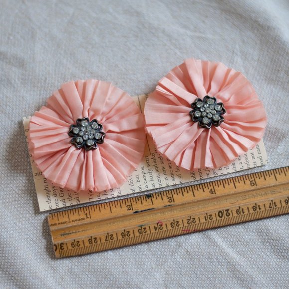 Peach Pink Flower Shoe Clips - Picture 7 of 8